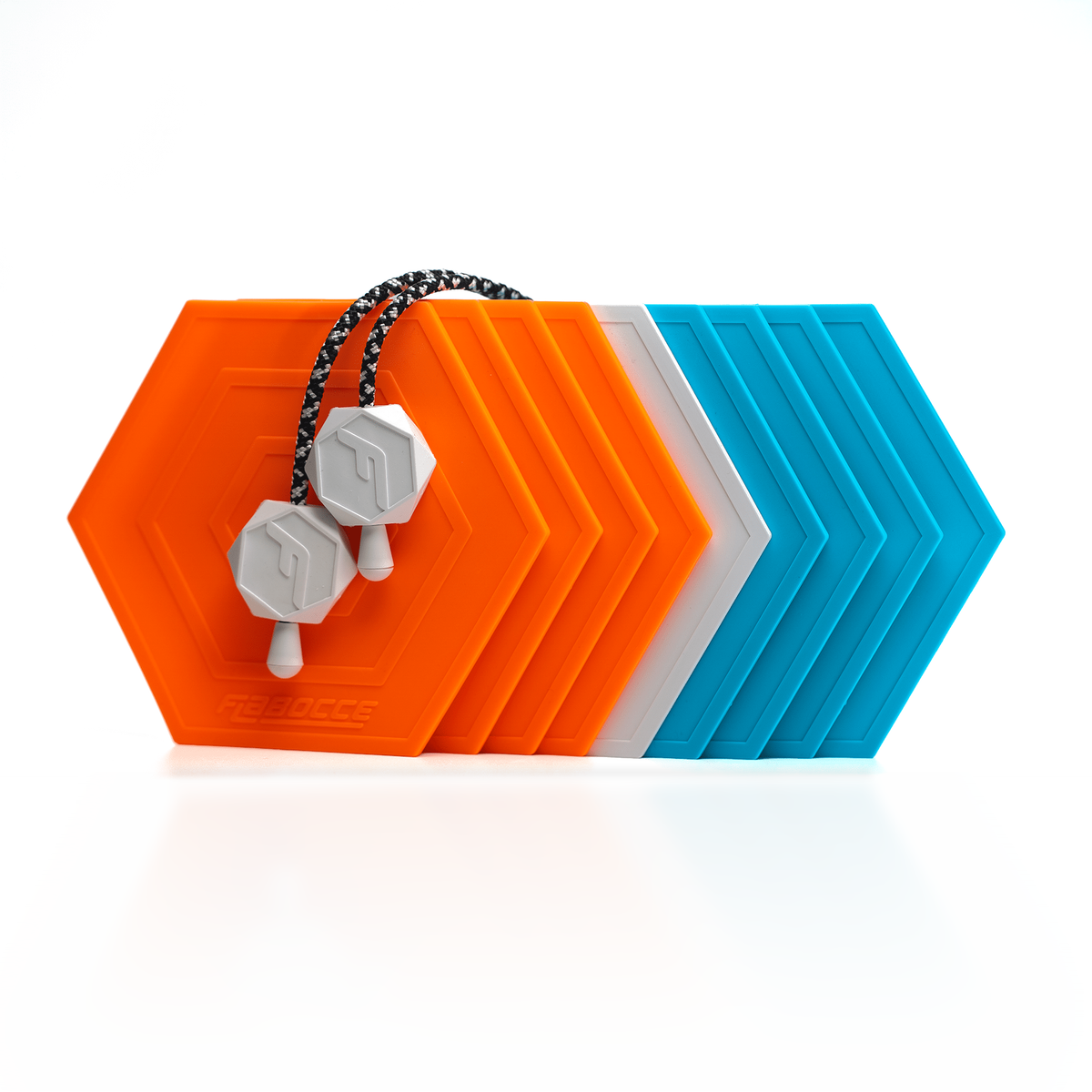 The Tiger flat bocce set with orange and blue flabs
